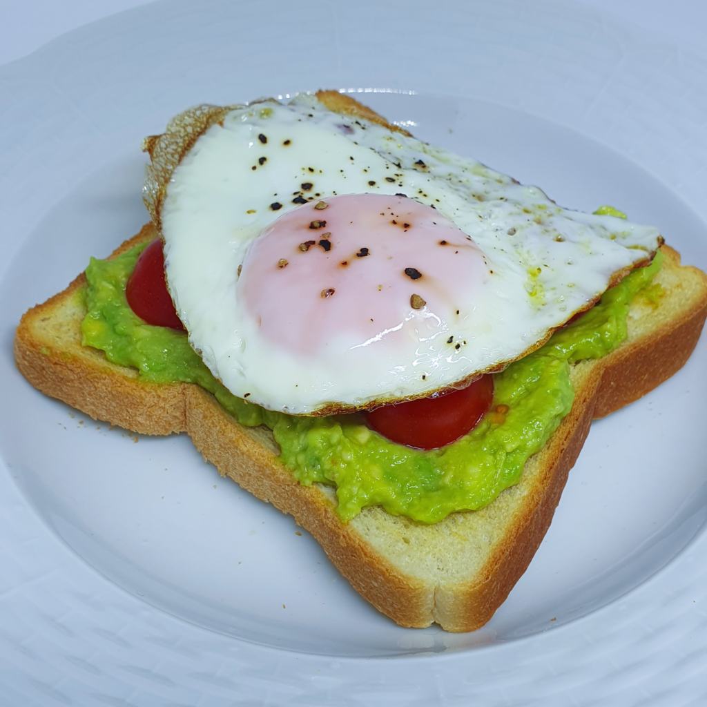 avocado toast 1024x1024 - Frutas nos dias frios - opções práticas, gostosas e nutritivas